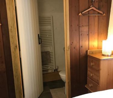 Fishguard Apartment | Cozy Retreat: Tiny Snug with Perfect 10/10 Review Score