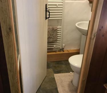 Fishguard Apartment | Cozy Retreat: Tiny Snug with Perfect 10/10 Review Score