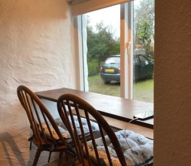 Fishguard Apartment | Cozy Retreat: Tiny Snug with Perfect 10/10 Review Score