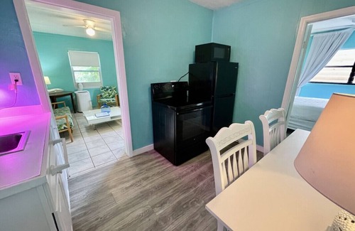 Orlando Beach Cottage | Cozy Oceanfront Cottage with Breakfast and Kitchen Amenities