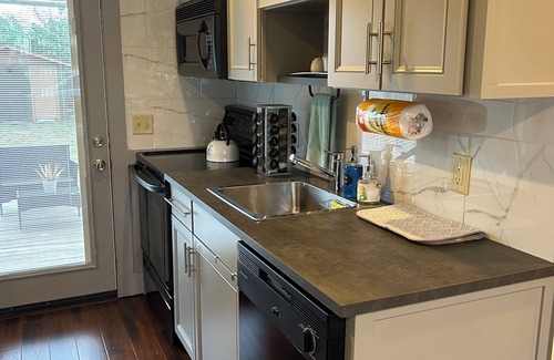 Orlovista House | Cozy Cottage Near Universal with Spa & Breakfast Options