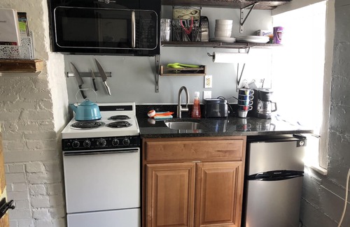 Beach Institute Cottage | Cozy Cottage 535 in Savannah's Historic District – Guest Rated 9.8