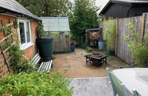 Ningwood Apartment | Cozy Cottage Getaway for Couples in Scenic Countryside