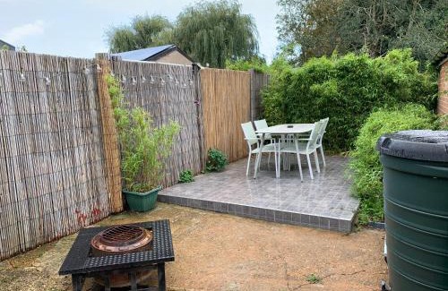 Ningwood Apartment | Cozy Cottage Getaway for Couples in Scenic Countryside