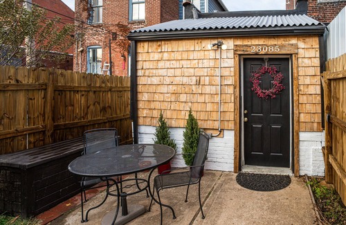 Gravois Park Apartment | Cozy Cottage on Historic Antique Row - Pet Friendly & Spa