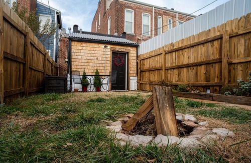 Gravois Park Apartment | Cozy Cottage on Historic Antique Row - Pet Friendly & Spa