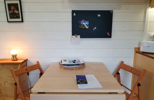 Yssingeaux House | Cozy Tiny des Sucs: Lake View & Family-Friendly Retreat