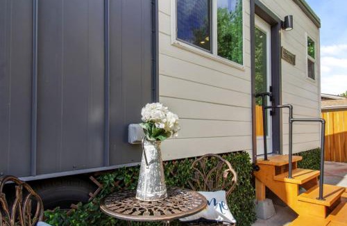 Canyon Country Apartment | Cozy Farmhouse on Wheels with 9.5/10 Guest Rating
