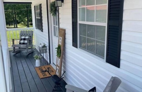 Murfreesboro House | Cozy Tiny Farmhouse: Family-Friendly Retreat Awaits