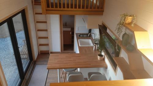 Saint-Leger House | Cozy Tiny Gaumaise - Family-Friendly Retreat in Saint-Leger