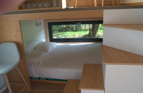 Saint-Leger House | Cozy Tiny Gaumaise - Family-Friendly Retreat in Saint-Leger