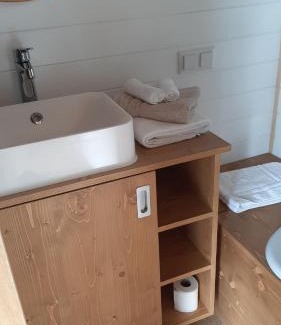 Saint-Leger House | Cozy Tiny Gaumaise - Family-Friendly Retreat in Saint-Leger