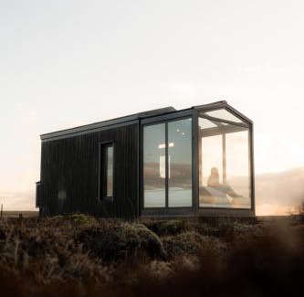 Selfoss Cabin | Pet-Friendly Getaway with Hot Tub in the Heart of Center