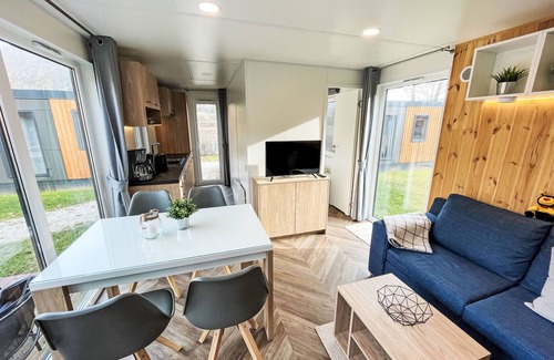 Riedenburg House | Relax at Tiny Haus Königshaus with Lake Views & Spa