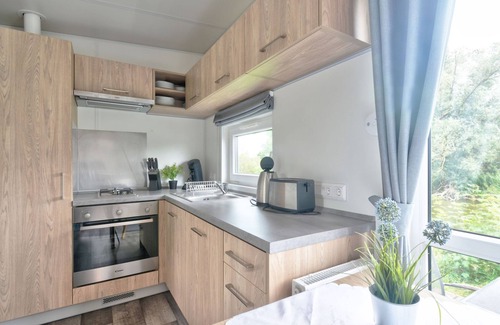 Beilngries House | Idyllic Tiny Haus Renate with Lake Views and Spa Retreat