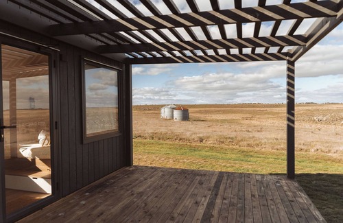 Skipton Cabin | Cozy Tiny Helen: Family-Friendly Stay with Kitchen Access