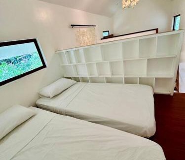 El Nido House | Tiny Hideaway Ysla House with free 2 motorbikes
