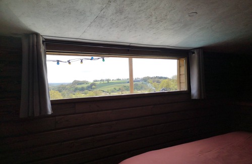 Saint-Leonard-des-Bois Bed & Breakfast | Cozy Tiny House in the Heart of Grinding Wheel