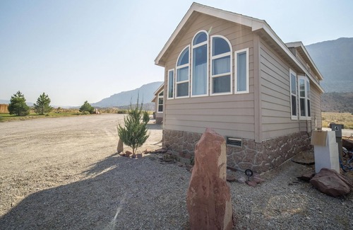 Moab South Valley House | Explore Tiny Home #6: Family-Friendly Retreat with Breakfast
