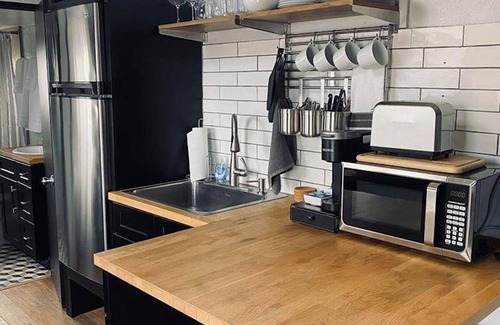 Meeker House | Cozy Tiny Home on "Tiny House Nation" - Pet Friendly Stay