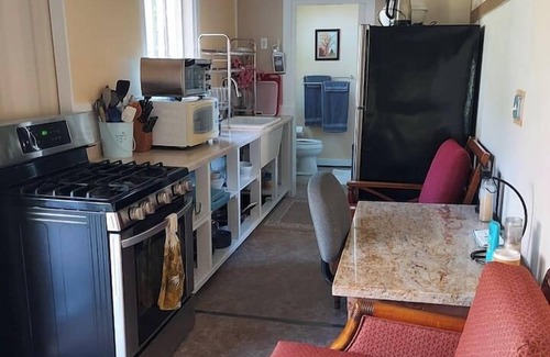 Honokaa Condo | Tiny home Container Nature Homestead Farm Retreat
