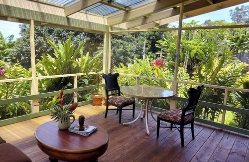 Honokaa Condo | Tiny home Container Nature Homestead Farm Retreat