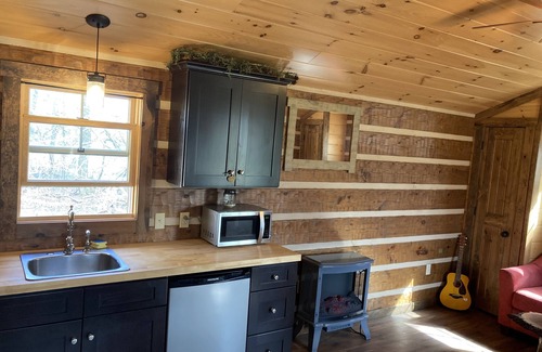 Stahlstown Cabin | Unique Tiny Home Experience for Family Getaways