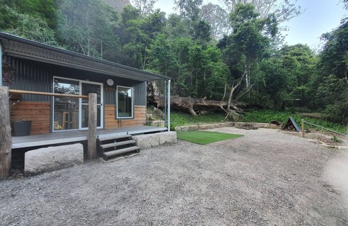 Wheeny Creek Cabin | Relaxing Tiny Home for Two with Spa Bath & Scenic Views