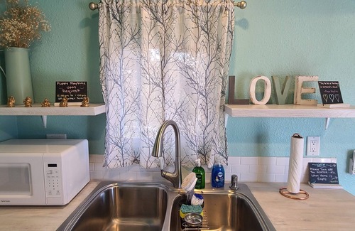 Valley Center Cottage | Cozy Tiny Home in Bulldog Paradise with Lake View & Puppy Love