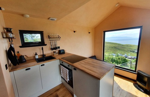 Sleat Cabin | Ideal 1-Bed Tiny Home with Kitchen in Isle of Skye