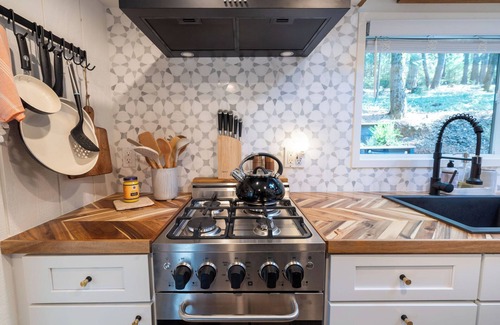 Nevada City House | Tiny home in Nevada City with AC, WiFi