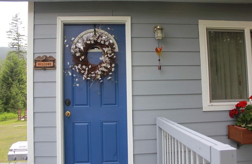 Somers Cottage | Charming Tiny Home with Ocean View in Big Sky - Rated 9.8