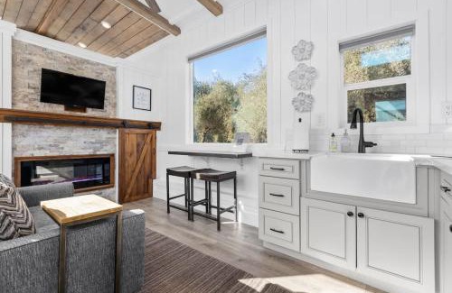 Lindsay House | Cozy Retreat at Lewis Ranch 1 - Pet & Child Friendly