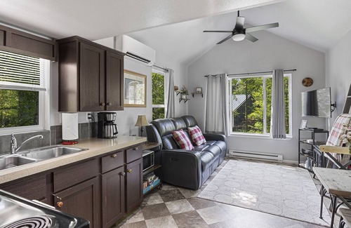 Ashford House | Charming Tiny Home Near Mt. Rainier with Hot Tub & Spa