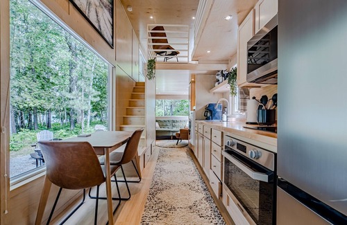 Deer River House | Idyllic Tiny Home on Lake with Private Beach & Kayaks