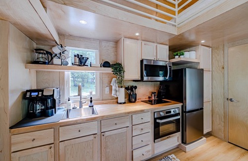 Deer River House | Idyllic Tiny Home on Lake with Private Beach & Kayaks