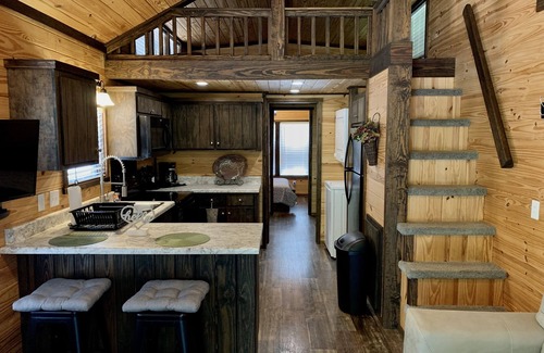 Blairsville Cabin | Cozy Gray Loft Near Vogel State Park with Unique Amenities