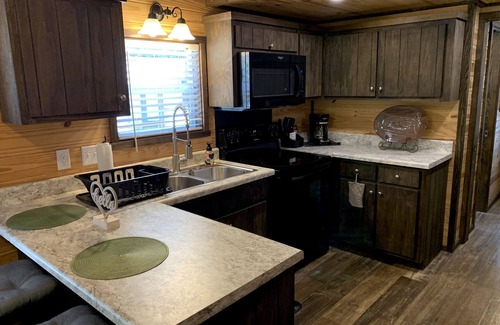 Blairsville Cabin | Cozy Gray Loft Near Vogel State Park with Unique Amenities
