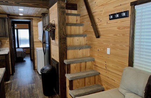 Blairsville Cabin | Cozy Gray Loft Near Vogel State Park with Unique Amenities