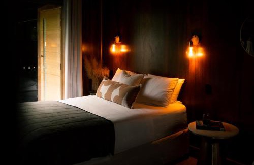 Cardiff South House | Cozy Getaway with Outdoor Bath and Infrared Sauna