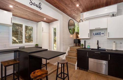 Sagle House | Tiny Home Paradise Stay w/Lake & Mountain Views
