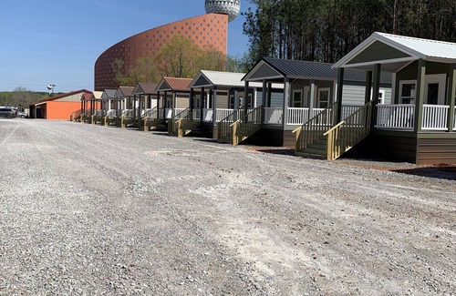 Pearl River House | Unforgettable Tiny Homes Near Casino, Golf & Water Park