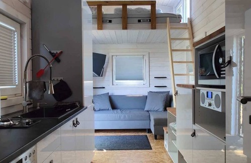 Buhlau Apartment | Guest Rated 10/10: Tiny House by the Nature Pond