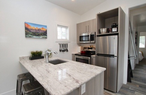 Orderville Apartment | Guest Rated 10/10: The Escape Tiny House with Kitchen