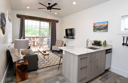 Orderville Apartment | Guest Rated 10/10: The Escape Tiny House with Kitchen