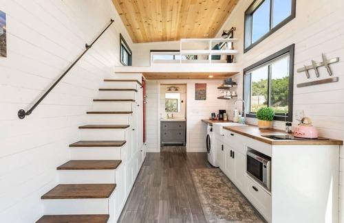 Dripping Springs Cabin | Cozy Tiny House #6 @Infinity Ranch - Pet Friendly Retreat