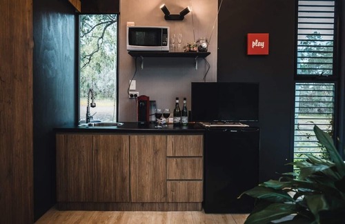 Pokolbin House | Exceptional Tiny House 888 Summar with Family-Friendly Amenities
