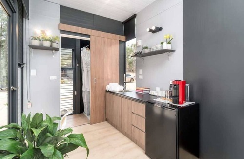 Pokolbin House | Exceptional Tiny House 888 Summar with Family-Friendly Amenities