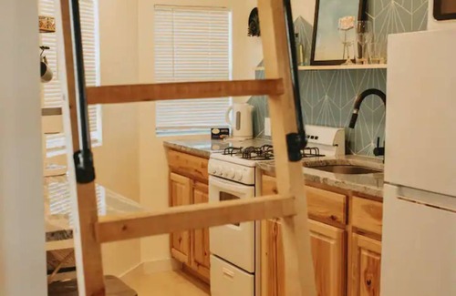 Barelas House | Pet-Friendly Tiny House Agave with Hot Tub & Spa Amenities