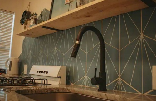 Barelas House | Pet-Friendly Tiny House Agave with Hot Tub & Spa Amenities